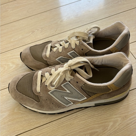 Gray new balance sneakers - Picture 3 of 4